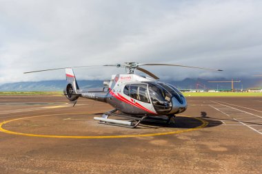 Maui, Hawaii - 24 Aralık 2016: Maverick helikopter Maui