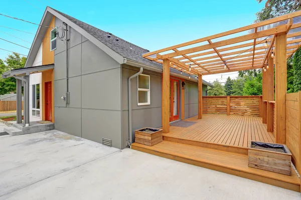 Casa moderna completamente renovada en Everett — Foto de Stock