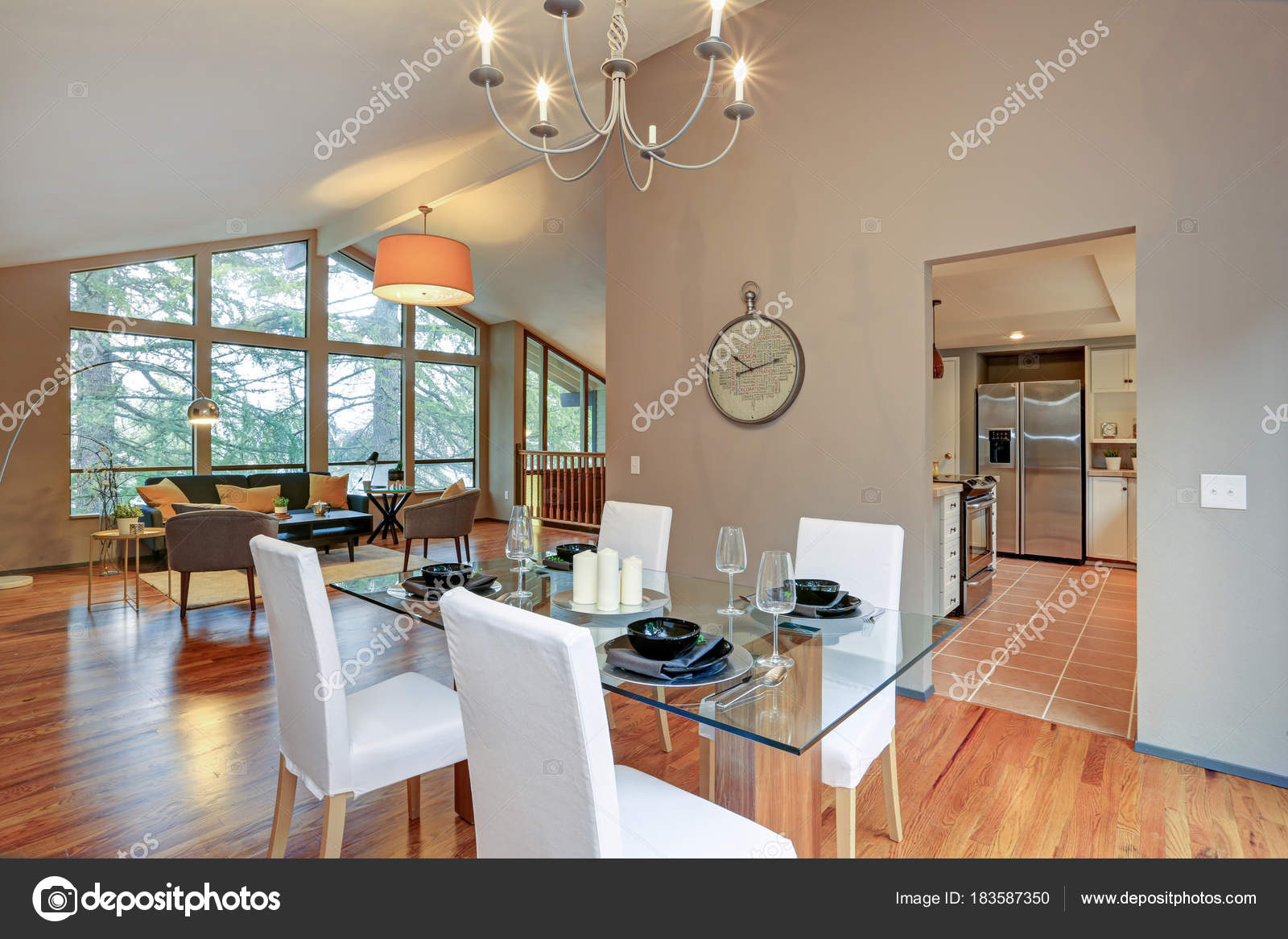 Lovely Spacious Open Floor Plan With Vaulted Ceiling Stock Photo