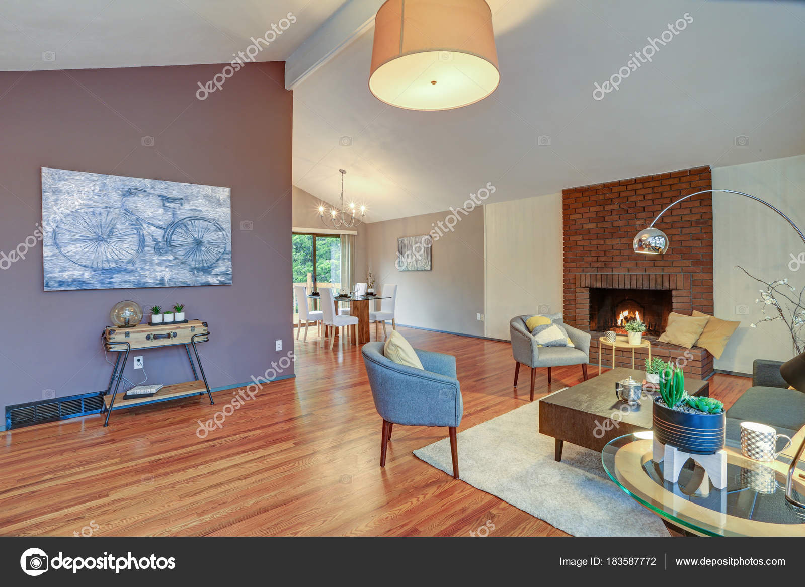 Lovely Spacious Open Floor Plan With Vaulted Ceiling Stock Photo