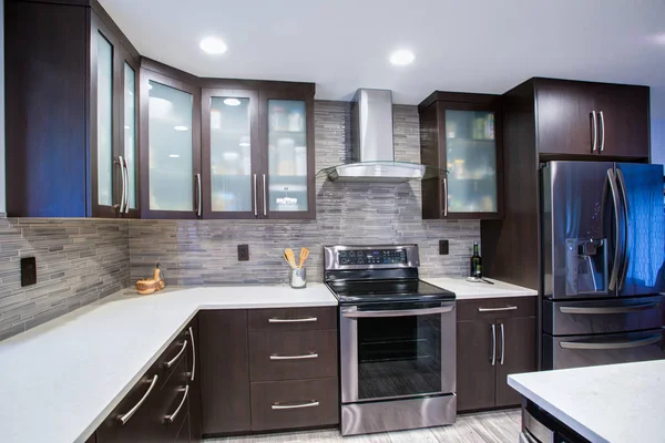 Updated contemporary kitchen room interior in white and dark tones. — Stock Photo, Image