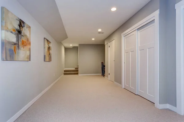 Wide hallway of home basement — Stock Photo, Image