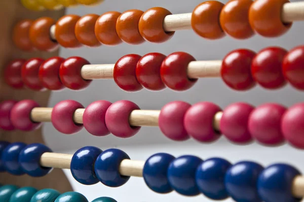 Abacus multicolor ferramenta para contagem — Fotografia de Stock