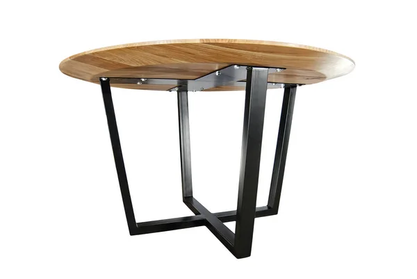 Дерев'яний стіл з залізними ніжками — стокове фото
