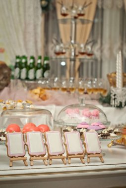 Bir açık büfe restoran tablo tatlılar