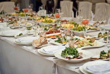 Tablo restoranda lezzetli yemekler