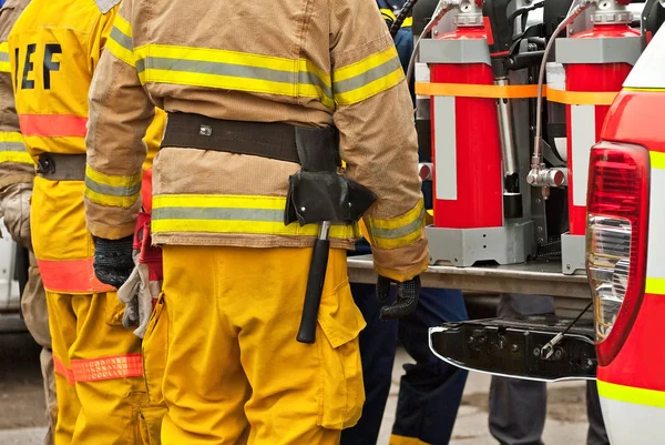 Pompier Sur Fond Une Machine Avec Matériel Incendie Préparation Aux — Photo