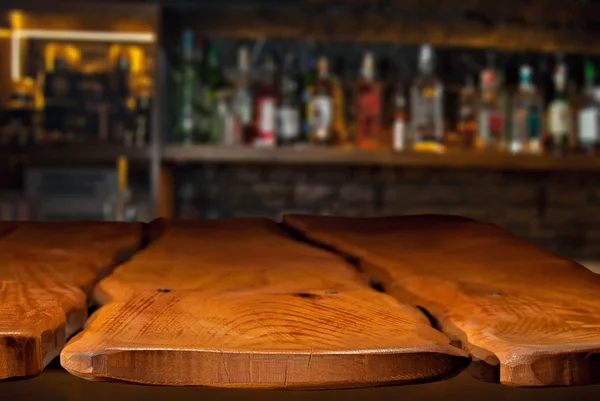 Papan Kayu Latar Belakang Botol Dengan Alkohol Old Bar Counter — Stok Foto