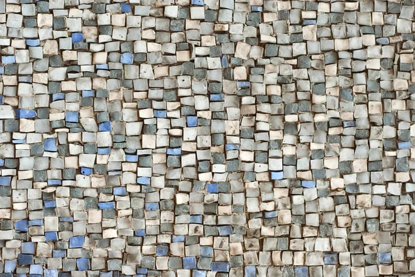 小さな石で作られた壁の質感 壁は青と白の花崗岩の立方体で覆われている — ストック写真