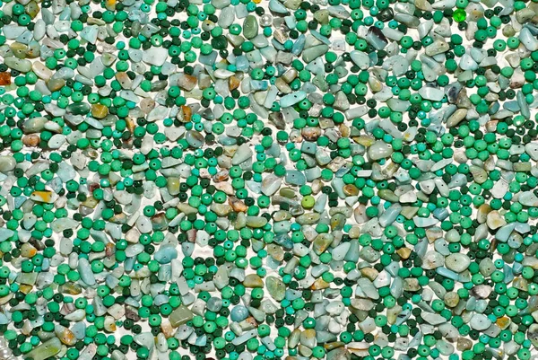 Υφή Διαφόρων Κοσμημάτων Λευκό Φόντο Μπλε Πράσινες Πέτρες Χάντρες Και — Φωτογραφία Αρχείου