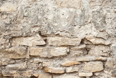 Eski kirli dokular, çatlak beton duvarlar.