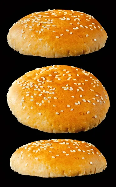 Gul Bulle Med Sesamfrön Isolerad Svart Bakgrund Närbild Hamburgare Beredning — Stockfoto