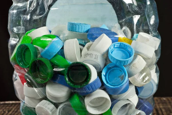 Wiele Plastikowych Dżemów Zamyka Się Tekstura Nakrętek Czarnym Tle — Zdjęcie stockowe