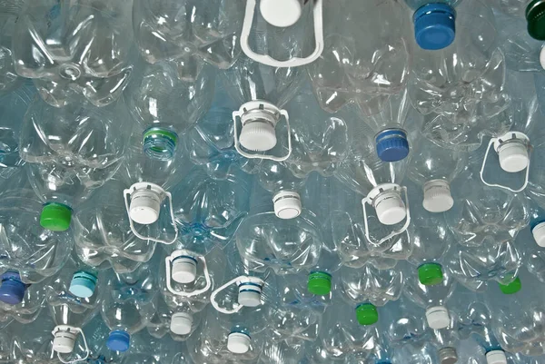 Wiele Plastikowych Butelek Jest Wyrzucanych Tekstura Przezroczystych Butelek Wody Pojęcie — Zdjęcie stockowe