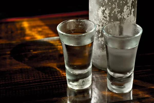 Frozen Glasses Alcohol Bottle Drinks Dark Brown Table Transparent Utensils — Stock Photo, Image