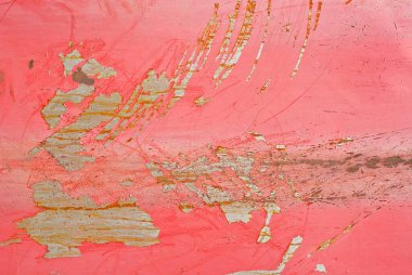 Eski metal bir çitin dokusu. Pembe boya ile çizilmiş metal levha.