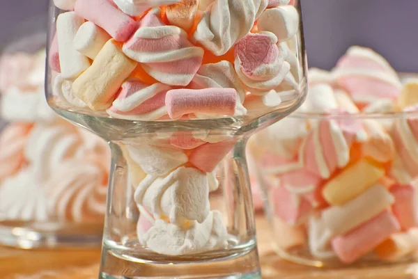 Doces Copo Uma Mesa Madeira Utensílios Transparentes Com Marshmallows Biz — Fotografia de Stock