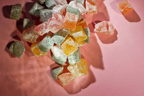 Pembe Arka Planda Bir Sürü Tatlı Var Şekeri Beyaz Şekerle — Stok fotoğraf