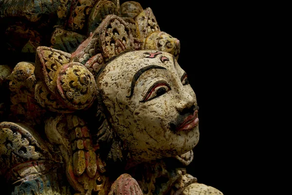Giriş kapısı Bali tapınağın üzerinde taş heykel — Stok fotoğraf
