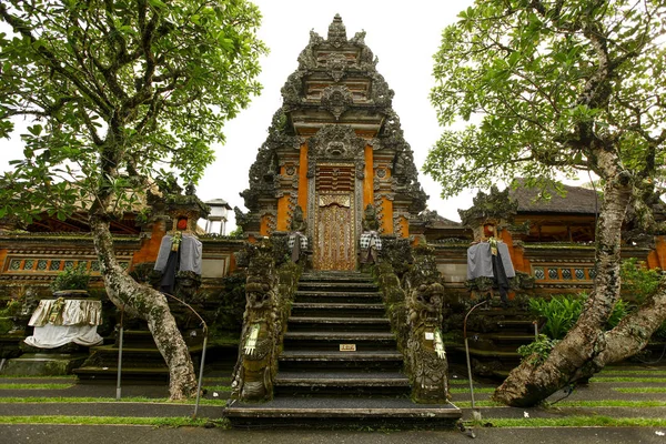 寺院 pura taman サラスワティ — ストック写真