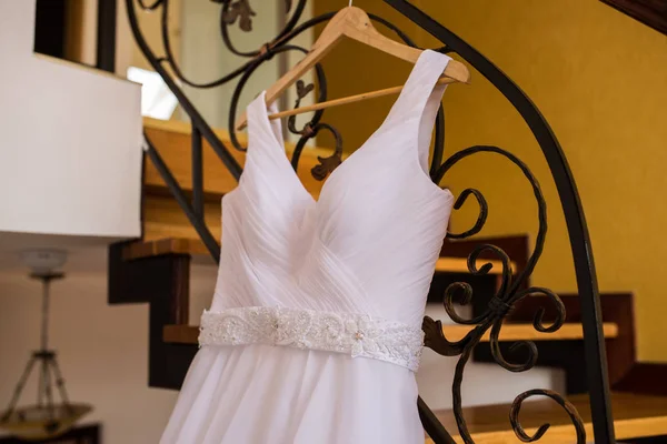 Image Corsage Une Robe Mariée Blanche Sur Cintre Bois — Photo