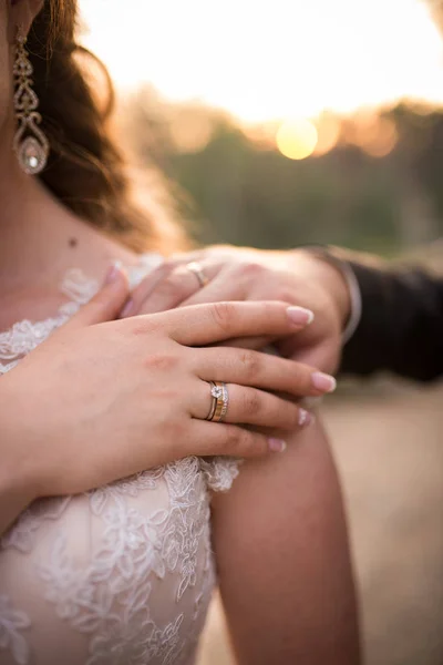 Manos Pareja Casada Con Anillos Oro — Foto de Stock