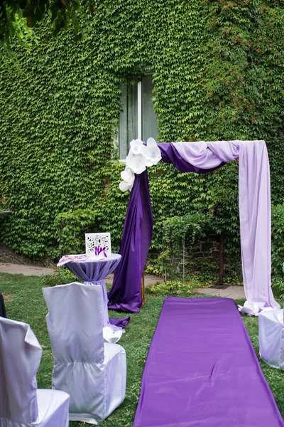 Arco Casamento Roxo Decorado Com Flores Papel Material Lilás Roxo — Fotografia de Stock