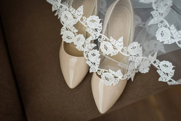 Les Chaussures Mariée Beiges Sont Couvertes Voile Détails Mariage — Photo