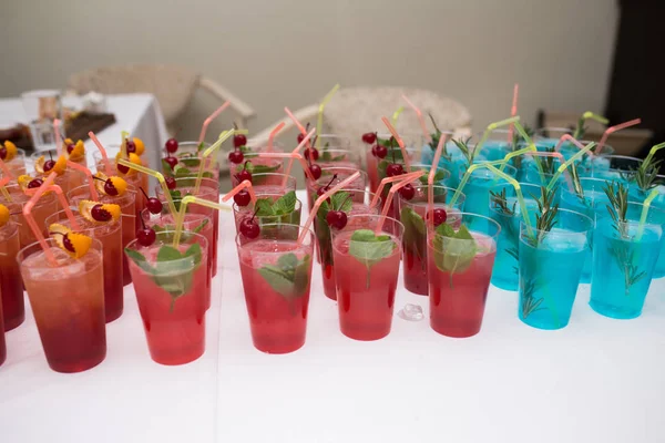 Dranken Kleurrijke Cocktails Partij Set Van Alcohol Cocktails Met Vruchten — Stockfoto