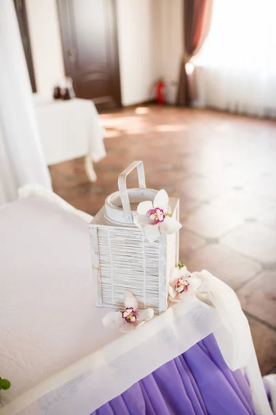 Lanterna Branca Decorativa Com Flores Nupciais Mesa Recém Casados Decoração — Fotografia de Stock