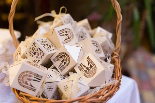 White Boxes Guest Attending Wedding Basket Shaped Favors House Contain — Stock Photo, Image