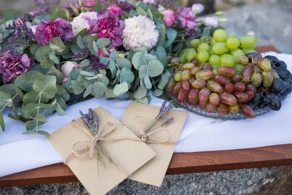 Tray Grape Wedding Invitations Craft Envelopes Few Branches Lavender Flower — Stock Photo, Image