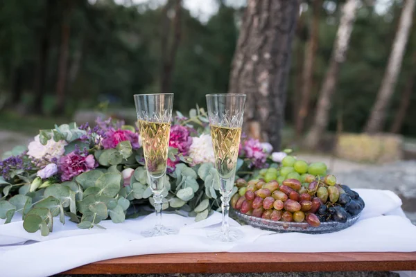 Romantic Dinner Outdoors Glasses Champagne Grapes Lot Flowers Wooden Board — Stock Photo, Image