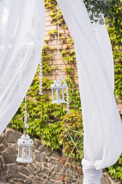 Parte Arco Casamento Decorado Com Lanterna Branca Com Uma Vela — Fotografia de Stock