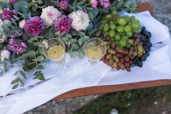 Romantic Dinner Outdoors Glasses Champagne Grapes Lot Flowers Wooden Board — Stock Photo, Image