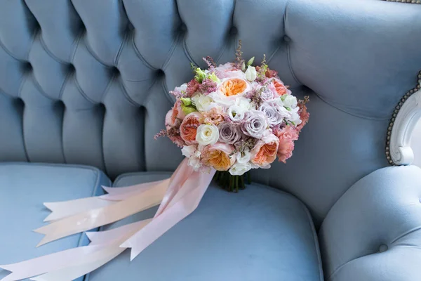 Delicado Ramo Novia Boda Con Flores Blancas Naranjas Gris Púrpura —  Fotos de Stock