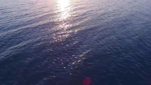Widok z lotu ptaka powierzchni spokojne morze — Wideo stockowe