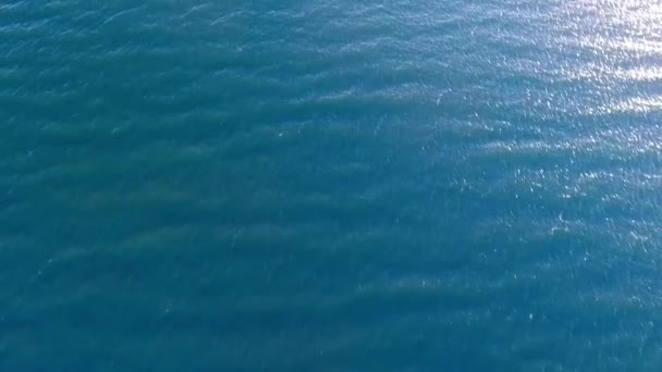 Vue aérienne de la surface calme de la mer 