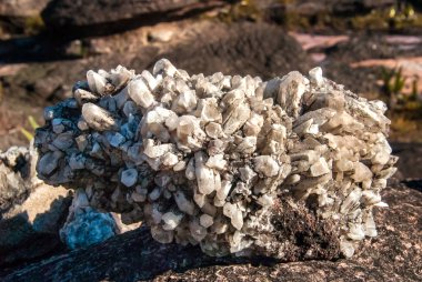 Roraima Tepui Zirvesi üzerinde kristalize mineraller, Gran Sabana