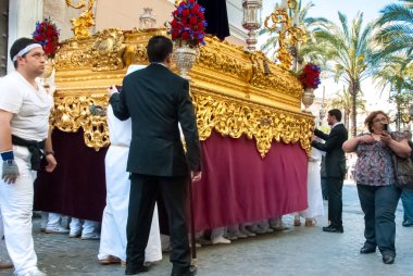 La Semana Santa geçit töreninde İspanya, Andalucia, Cadiz