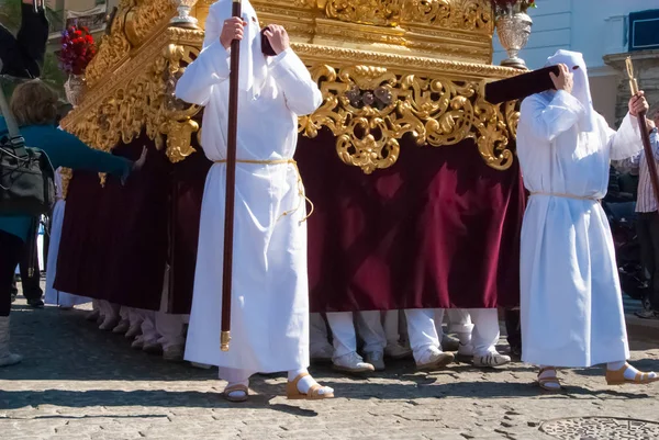 La Semana Santa geçit töreninde İspanya, Andalucia, Cadiz