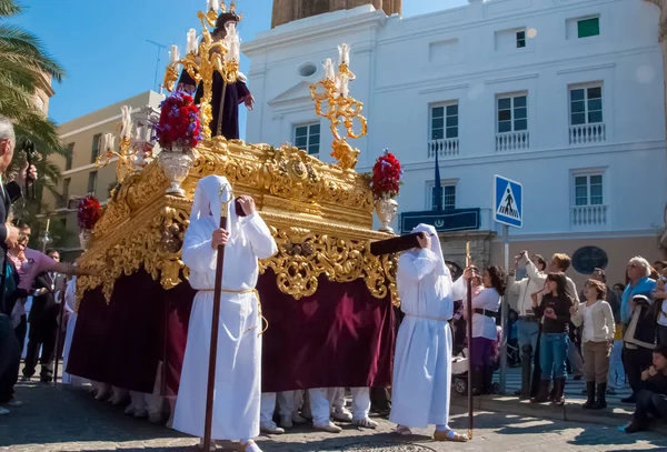La Semana Santa geçit töreninde İspanya, Andalucia, Cadiz