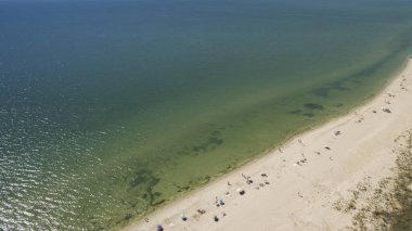 Güzel plaj manzarası yukarıdan