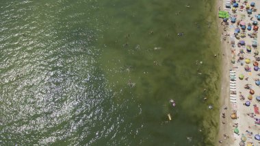 Güzel plaj manzarası yukarıdan