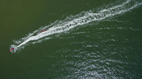 Barco en la vista al mar desde arriba — Foto de Stock