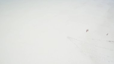 Yukarıdan güzel tuzlu beyaz göl manzaralı