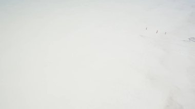 Yukarıdan güzel tuzlu beyaz göl manzaralı