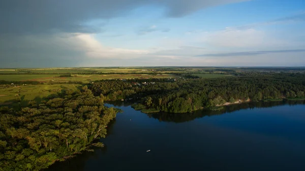 Paisaje del lago desde una altura — Foto de Stock