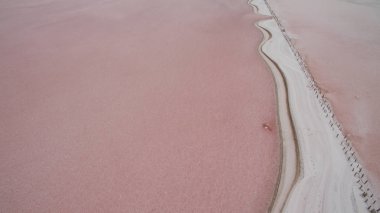 Yukarıdan güzel tuzlu pembe Göl Manzaralı