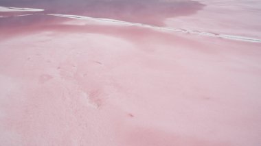 Yukarıdan güzel tuzlu pembe Göl Manzaralı
